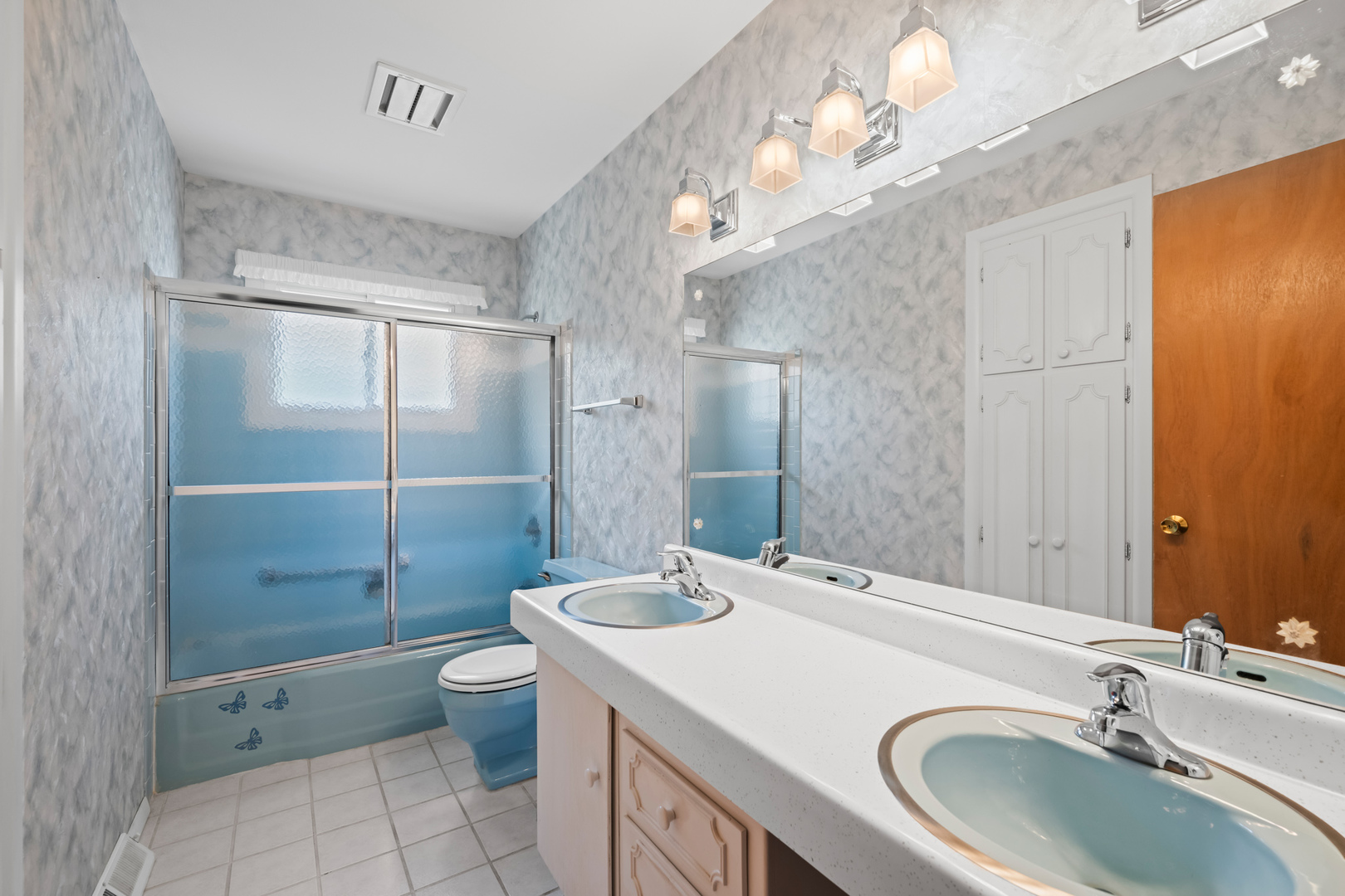 102 N Yates Lane, Mount Prospect, IL 60056