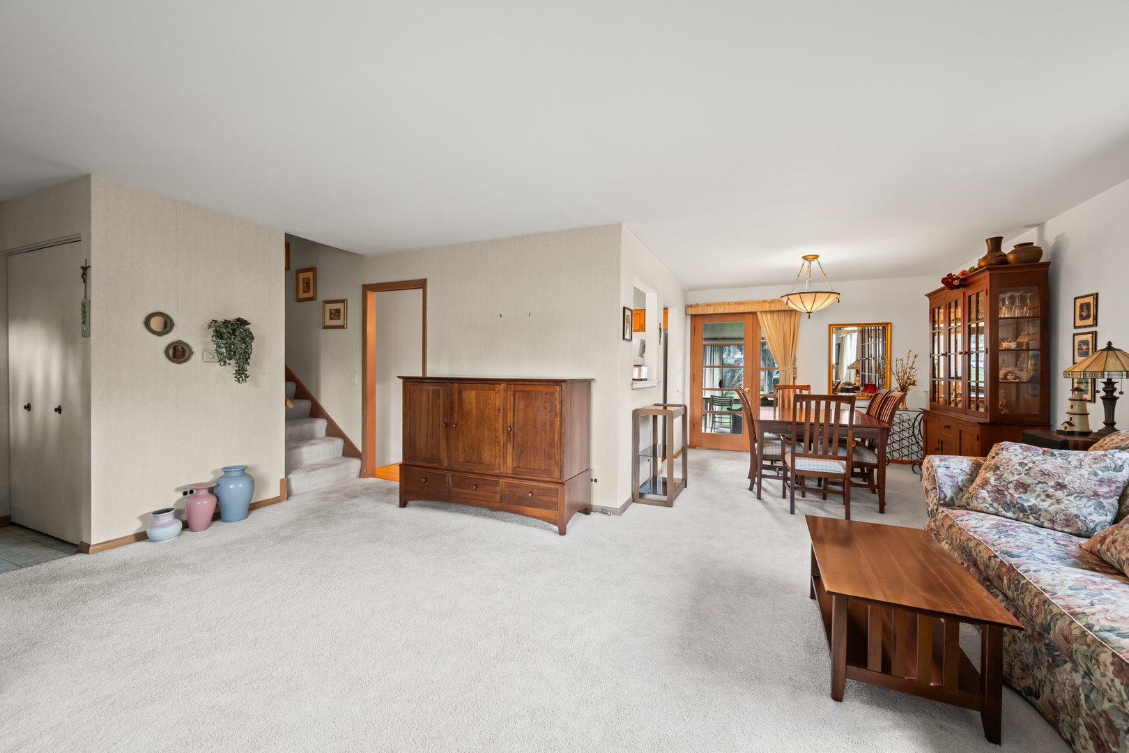 102 N Yates Lane, Mount Prospect, IL 60056