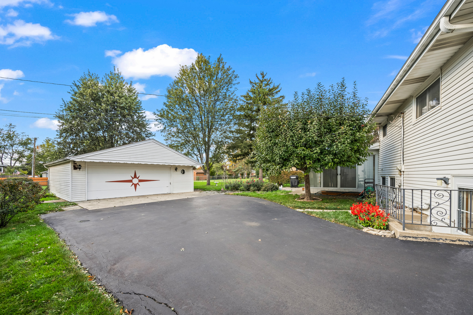 102 N Yates Lane, Mount Prospect, IL 60056