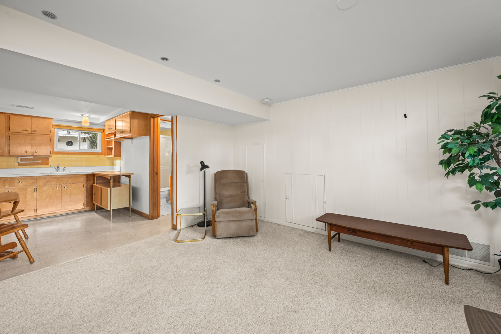 102 N Yates Lane, Mount Prospect, IL 60056