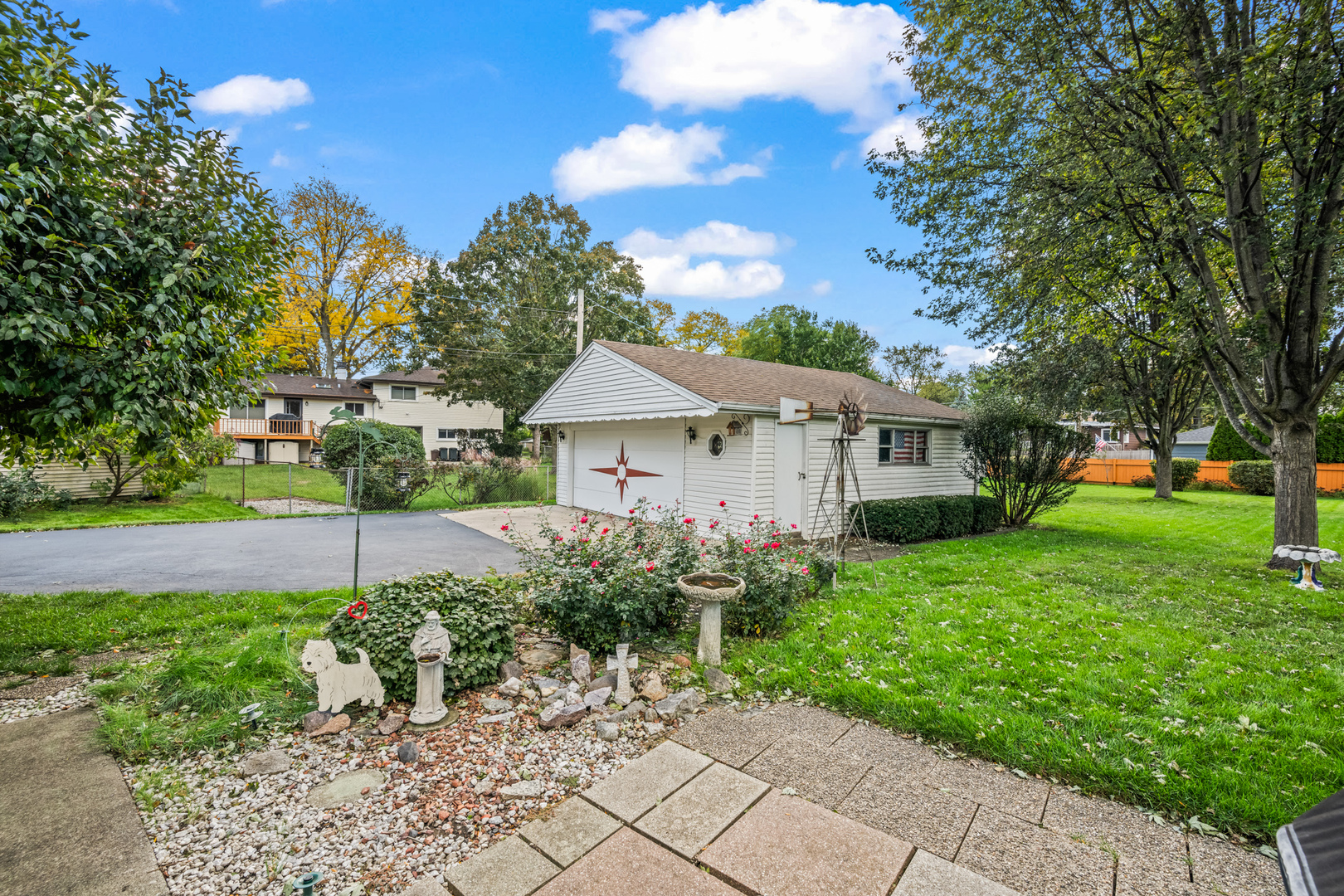 102 N Yates Lane, Mount Prospect, IL 60056