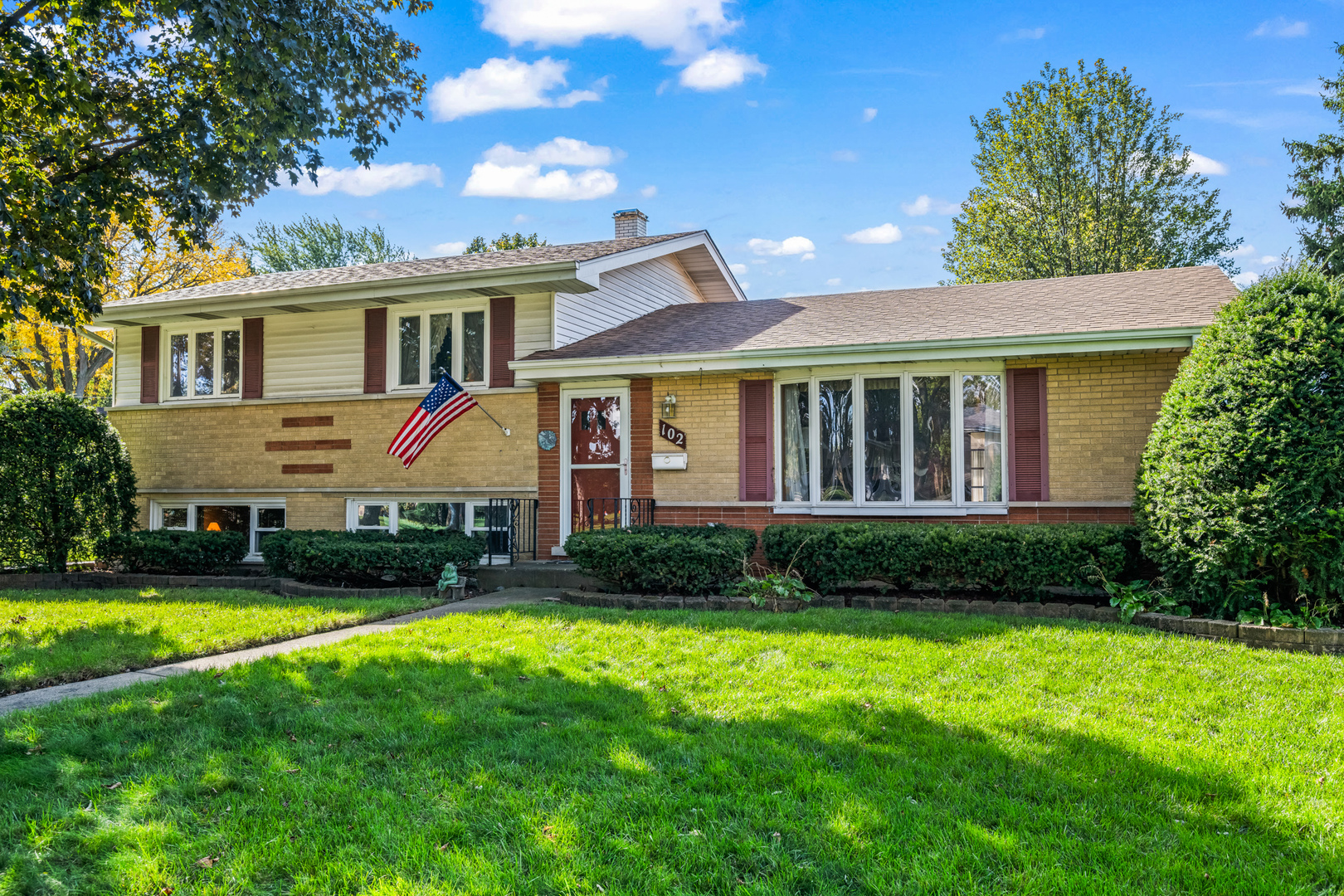 102 N Yates Lane, Mount Prospect, IL 60056
