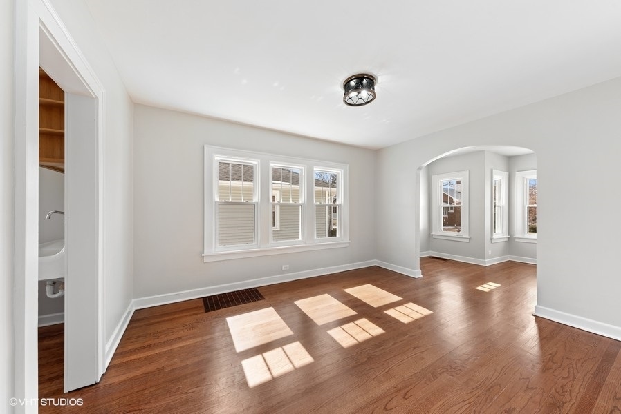 133 S Vail Avenue, Arlington Heights, IL 60005