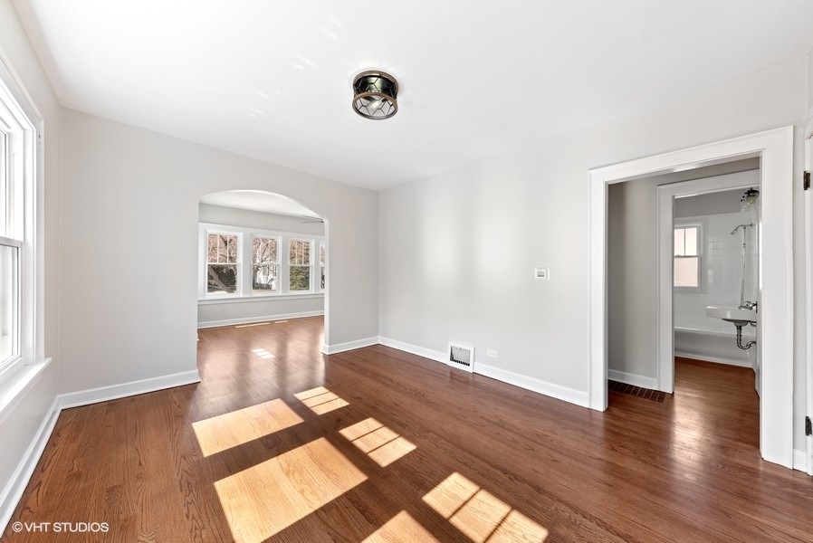 133 S Vail Avenue, Arlington Heights, IL 60005