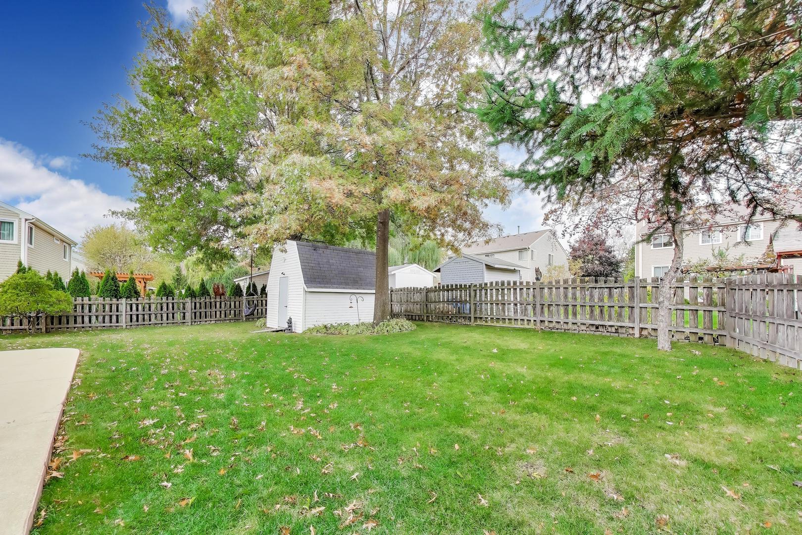 470 Country Place, Lindenhurst, IL 60046