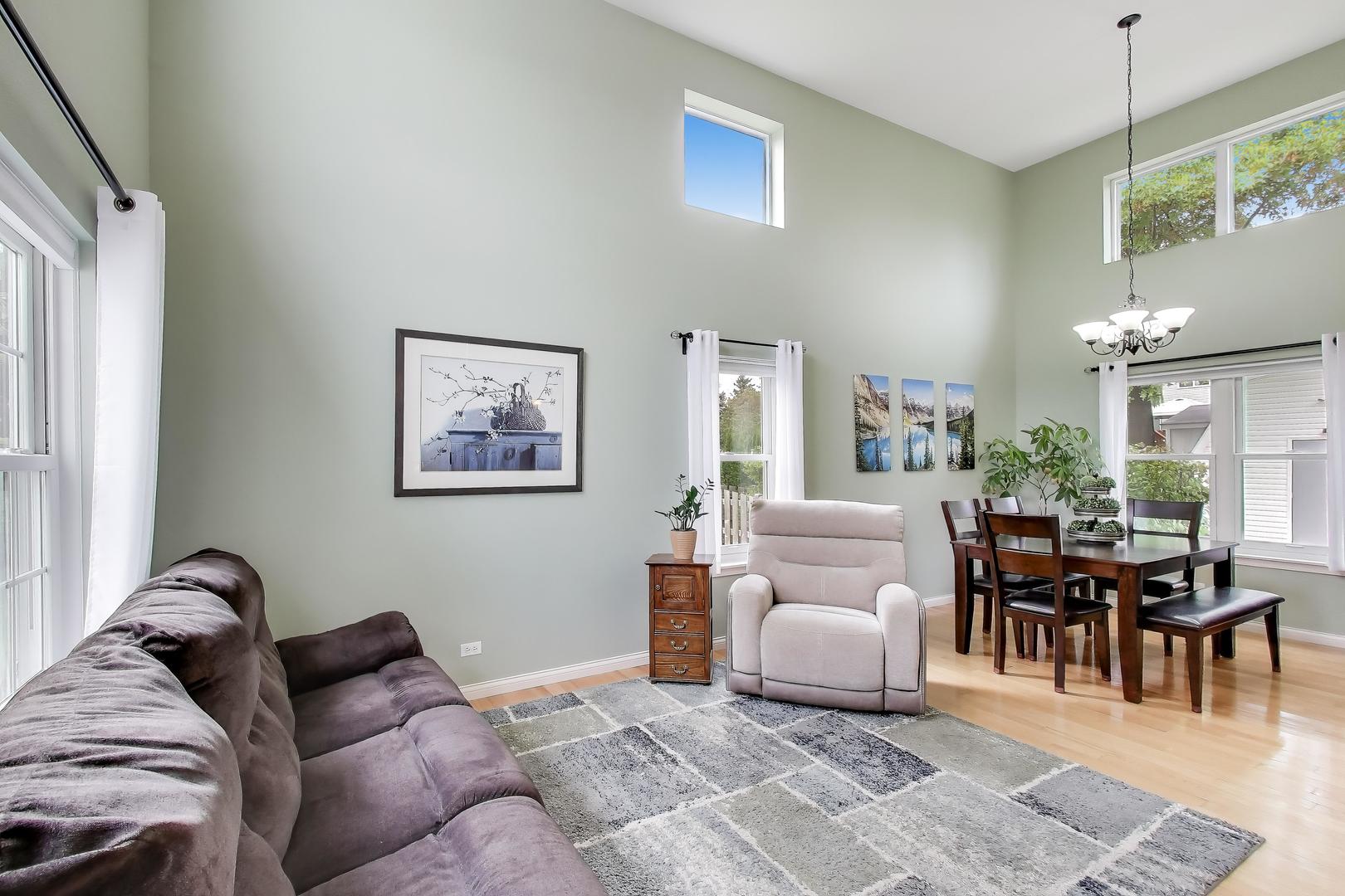 470 Country Place, Lindenhurst, IL 60046