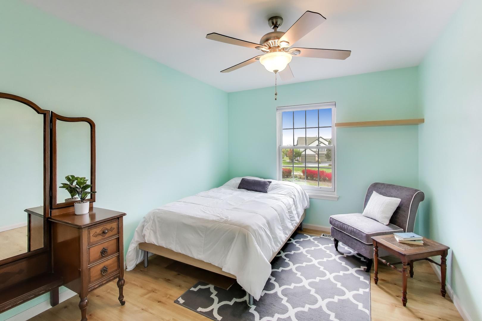 470 Country Place, Lindenhurst, IL 60046