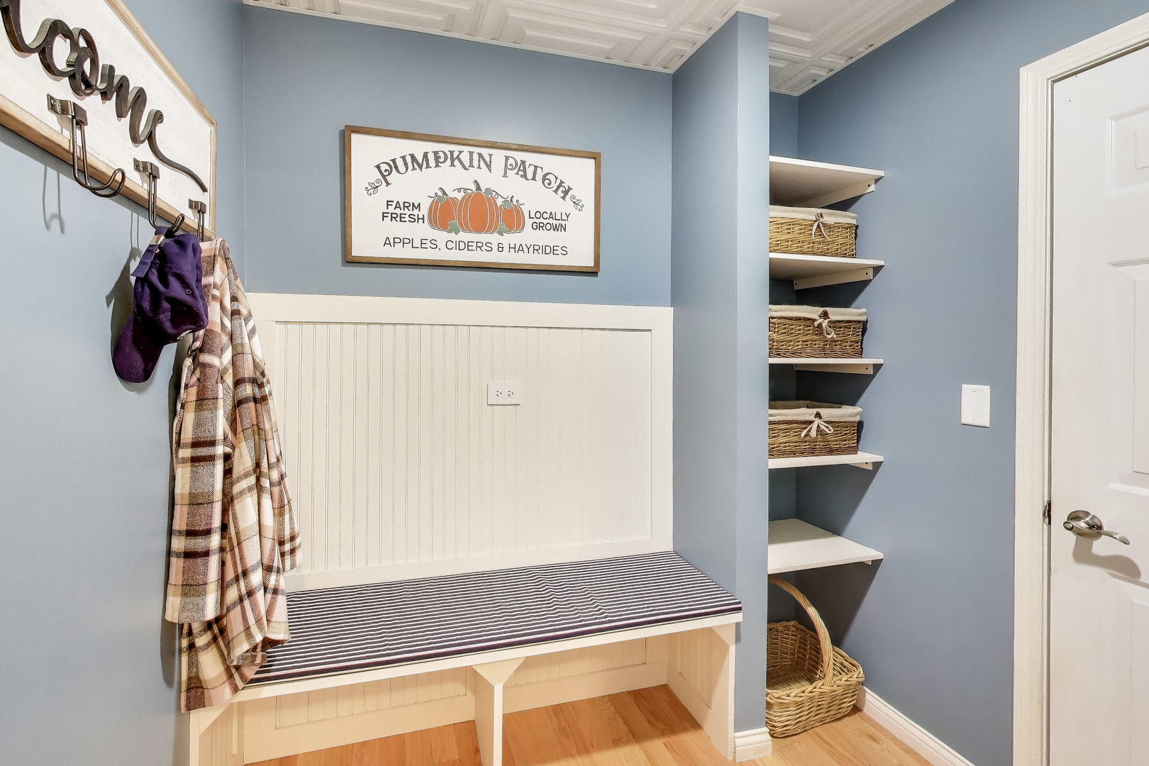 470 Country Place, Lindenhurst, IL 60046