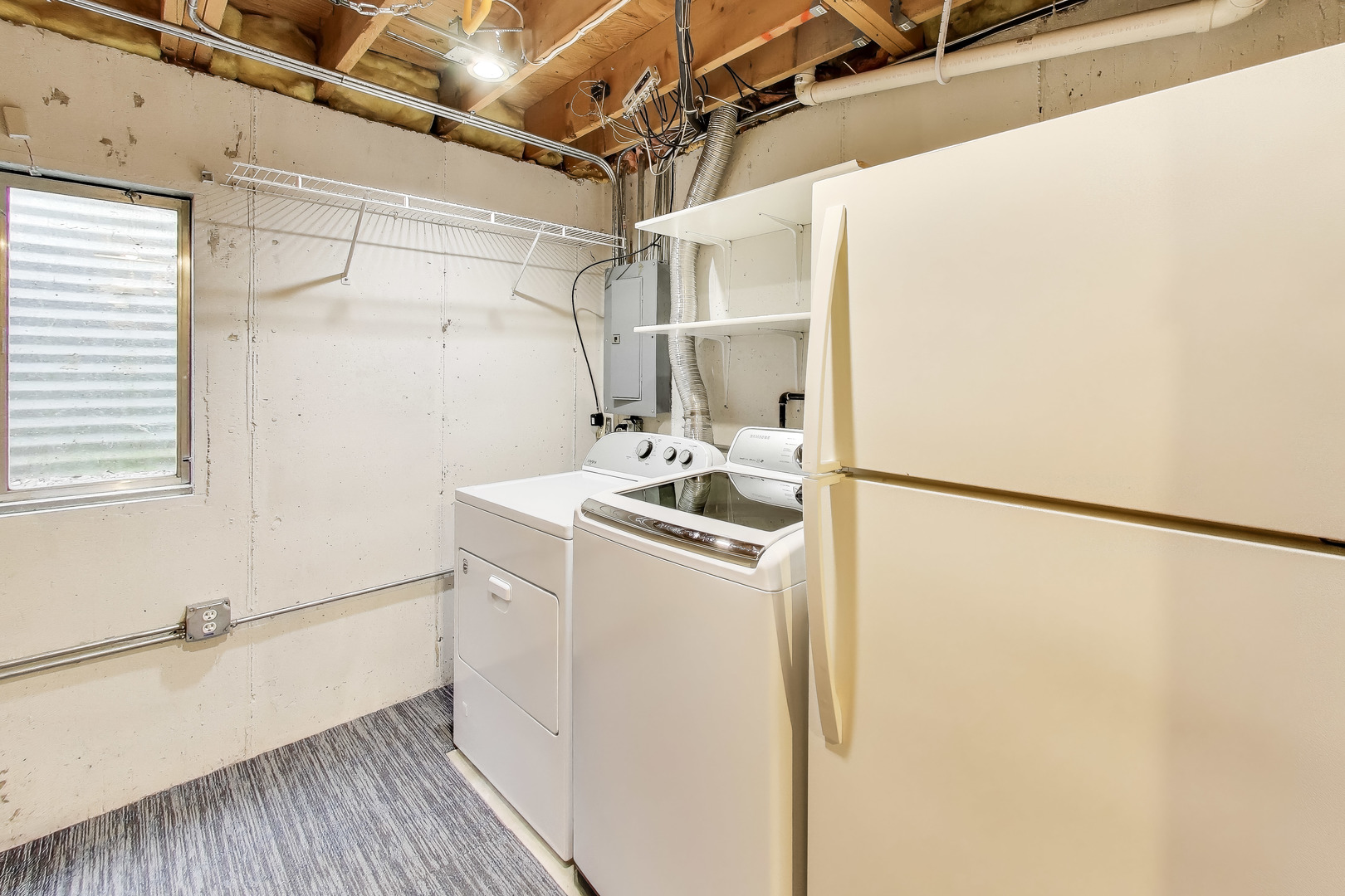 470 Country Place, Lindenhurst, IL 60046