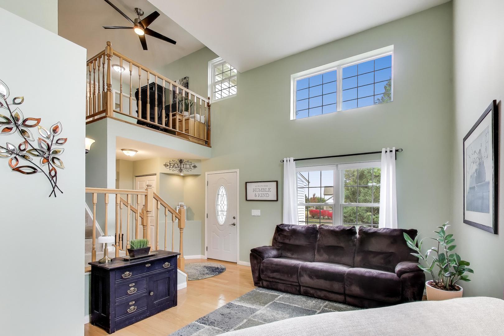 470 Country Place, Lindenhurst, IL 60046