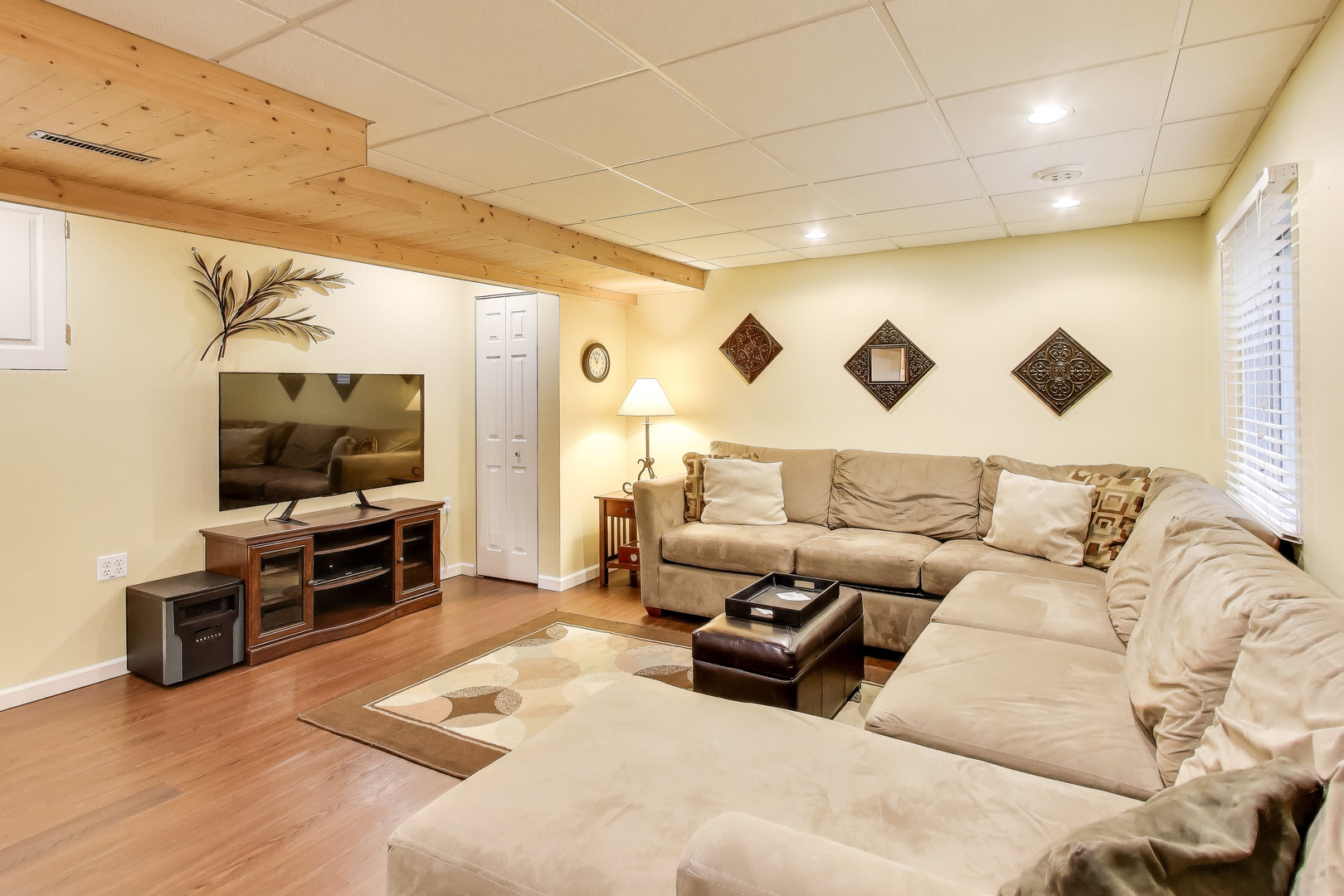 470 Country Place, Lindenhurst, IL 60046