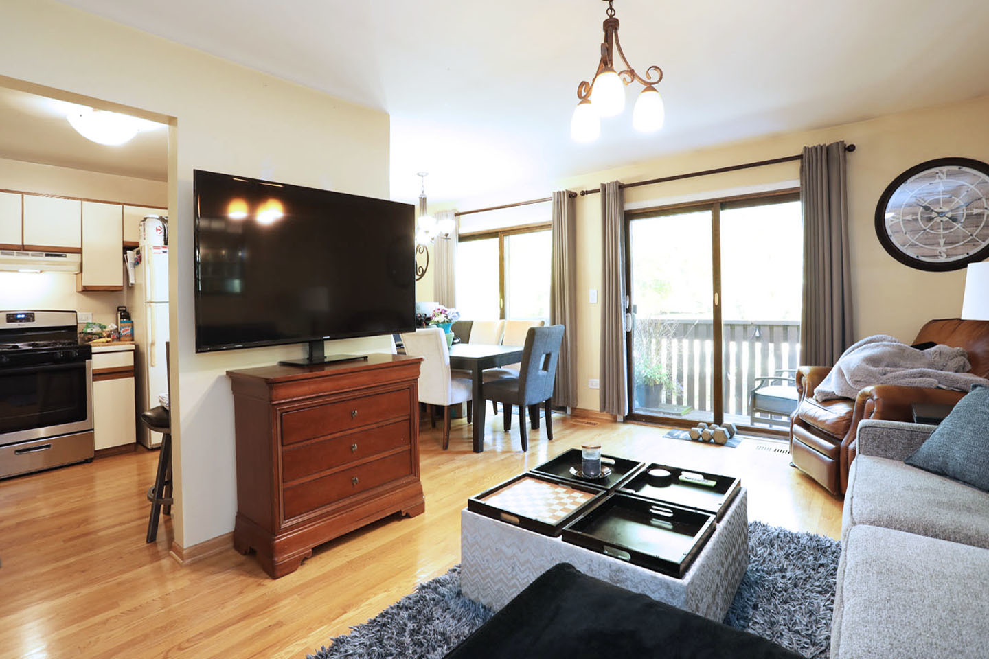 676 W Cross Creek Drive #B2, Roselle, IL 60172