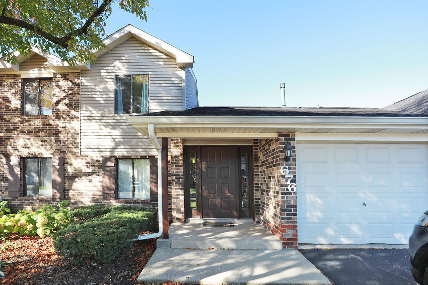 676 W Cross Creek Drive #B2, Roselle, IL 60172