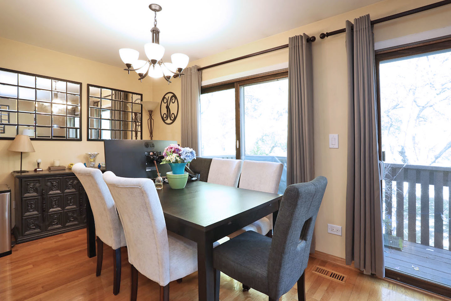 676 W Cross Creek Drive #B2, Roselle, IL 60172