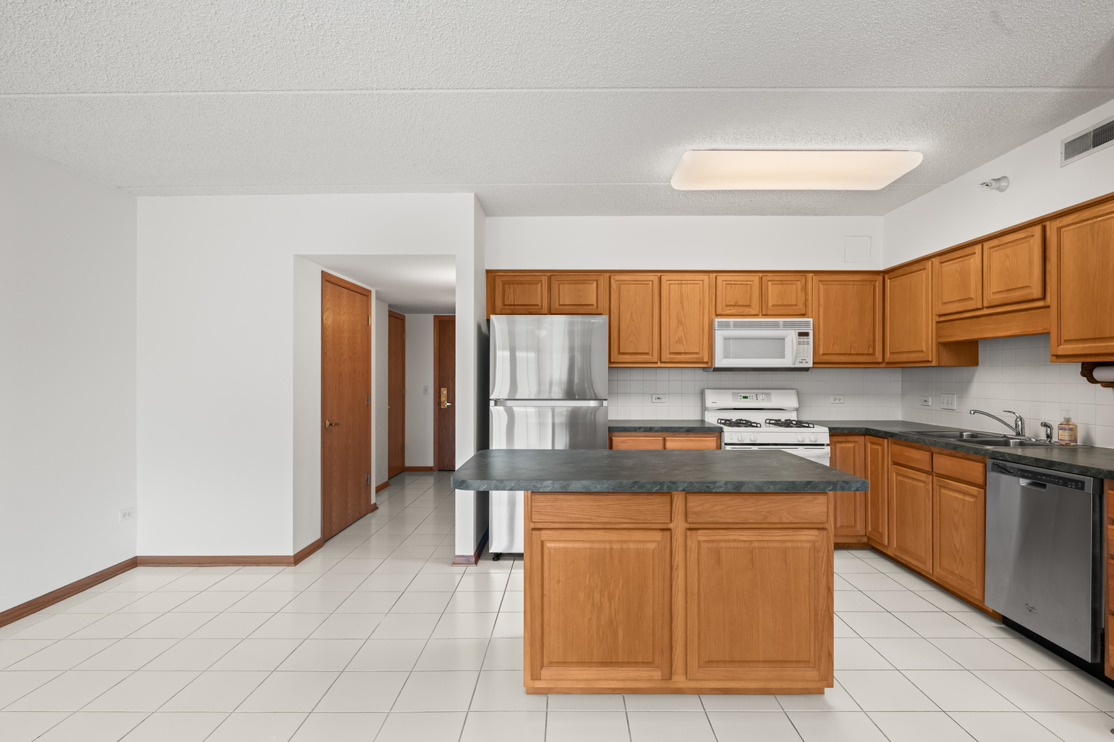 750 Pearson Street #812, Des Plaines, IL 60016
