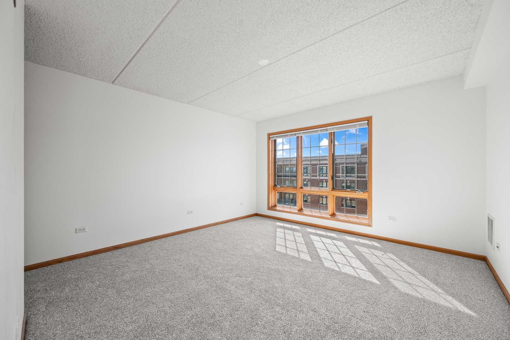 750 Pearson Street #812, Des Plaines, IL 60016