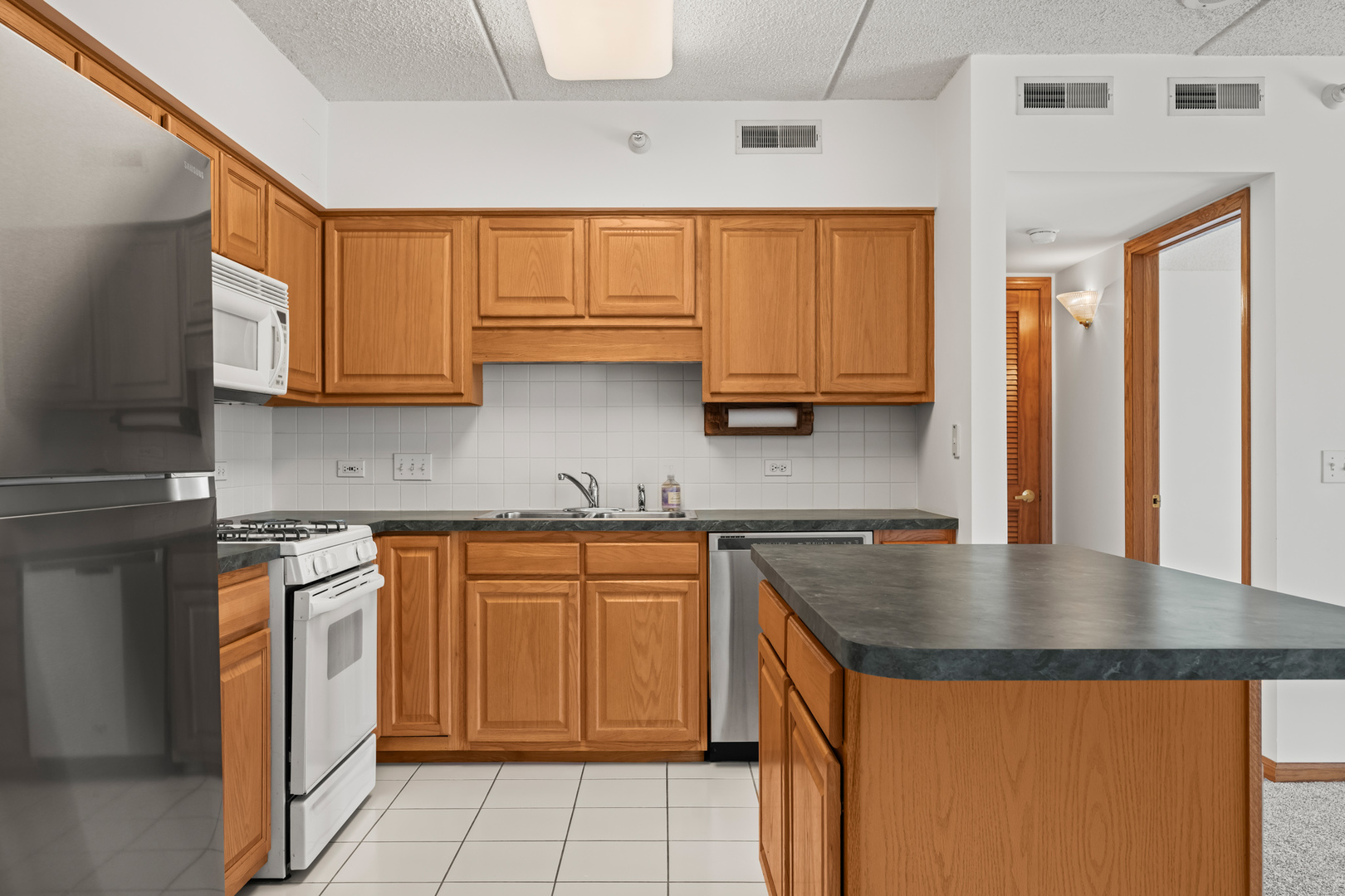750 Pearson Street #812, Des Plaines, IL 60016