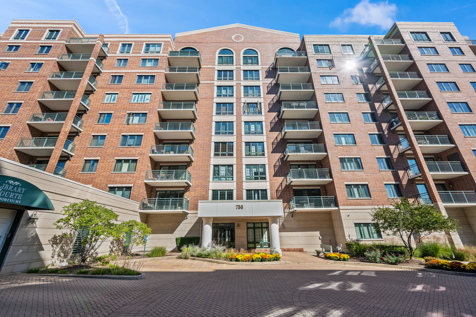 750 Pearson Street #812, Des Plaines, IL 60016