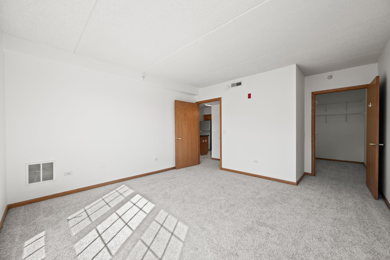 750 Pearson Street #812, Des Plaines, IL 60016