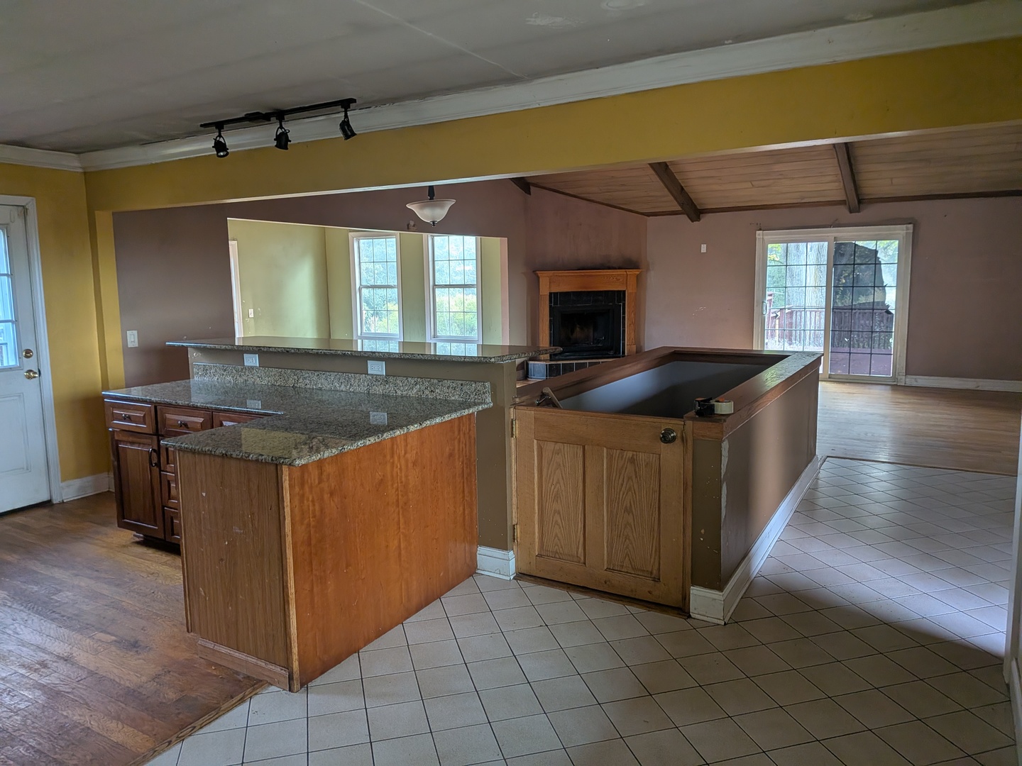 1718 W Lincoln Road, McHenry, IL 60051