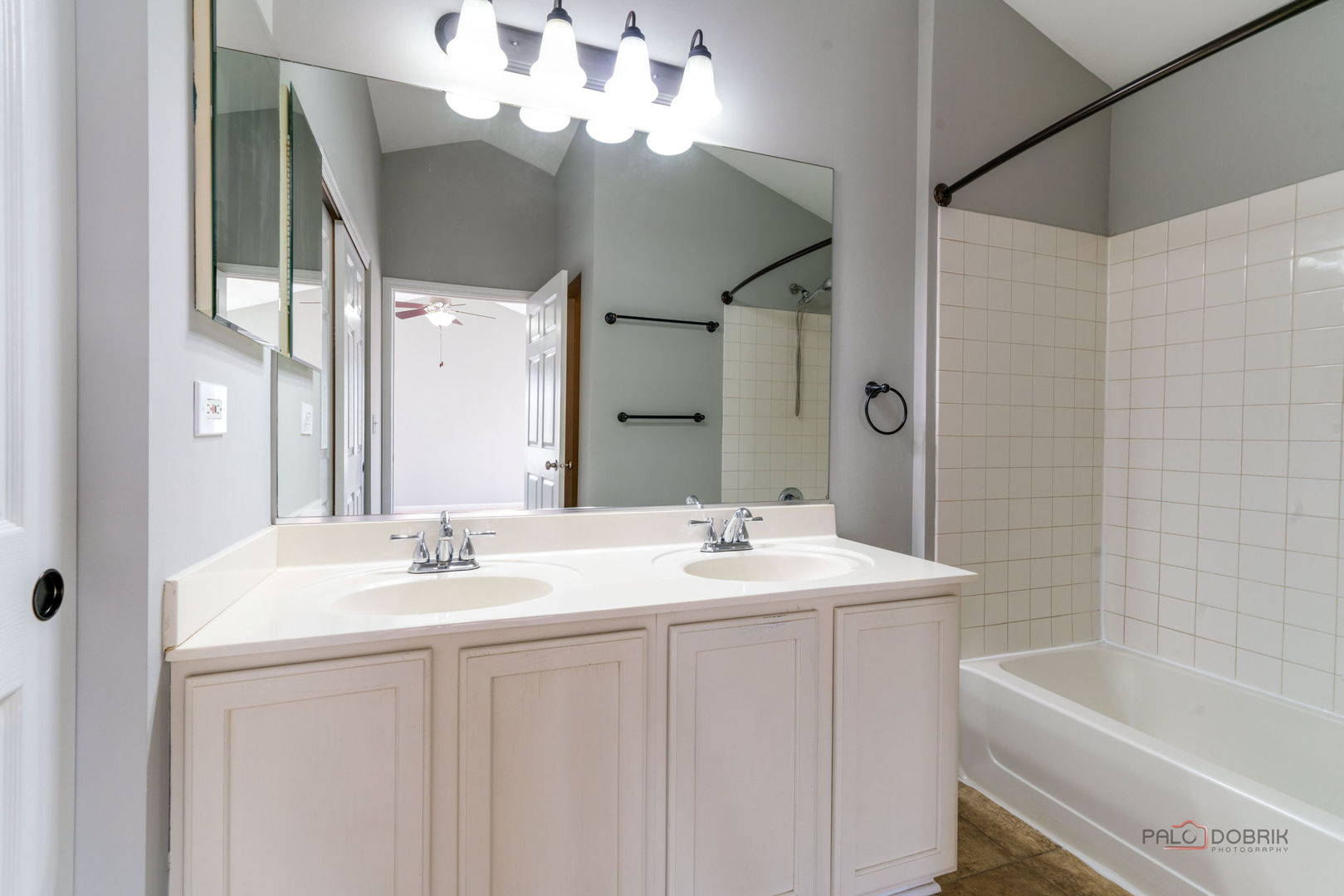 2858 Falling Waters Lane, Lindenhurst, IL 60046