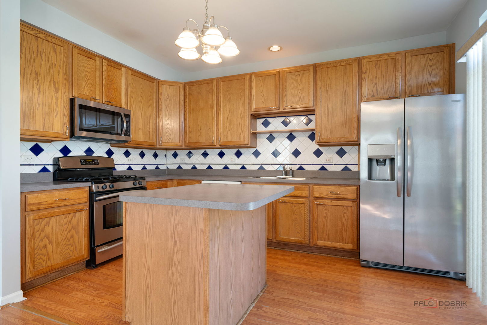 2858 Falling Waters Lane, Lindenhurst, IL 60046