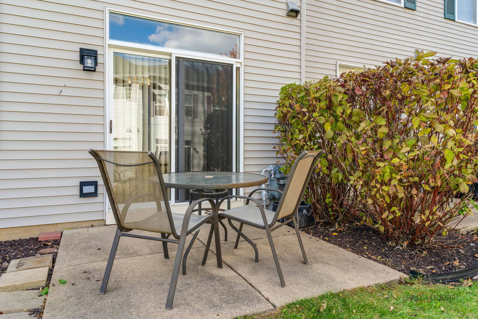 2858 Falling Waters Lane, Lindenhurst, IL 60046