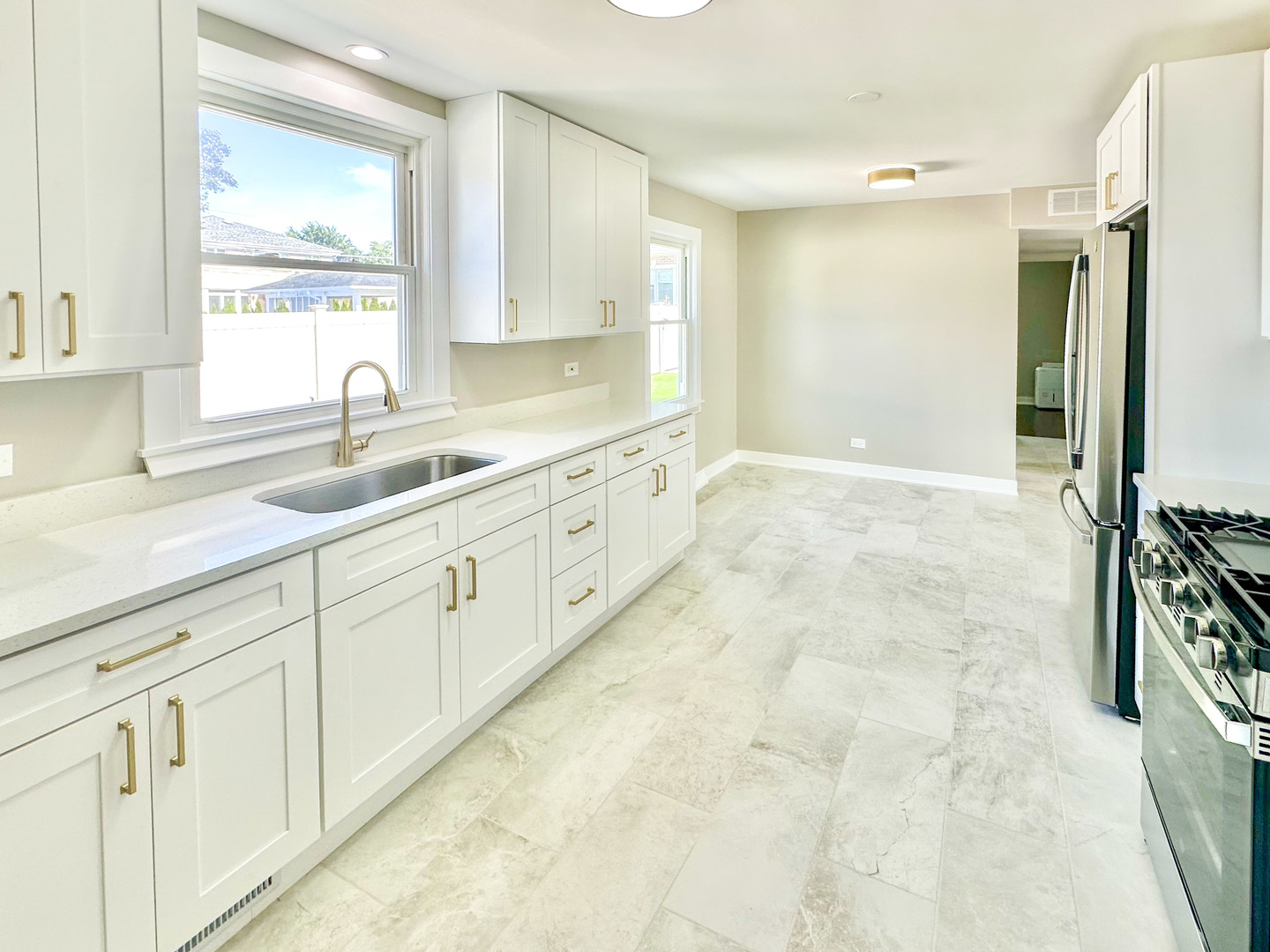 8150 W WINNEMAC Avenue, Norridge, IL 60706