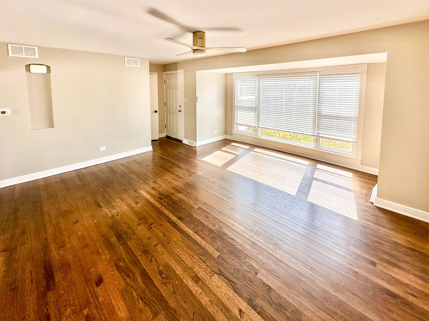 8150 W WINNEMAC Avenue, Norridge, IL 60706