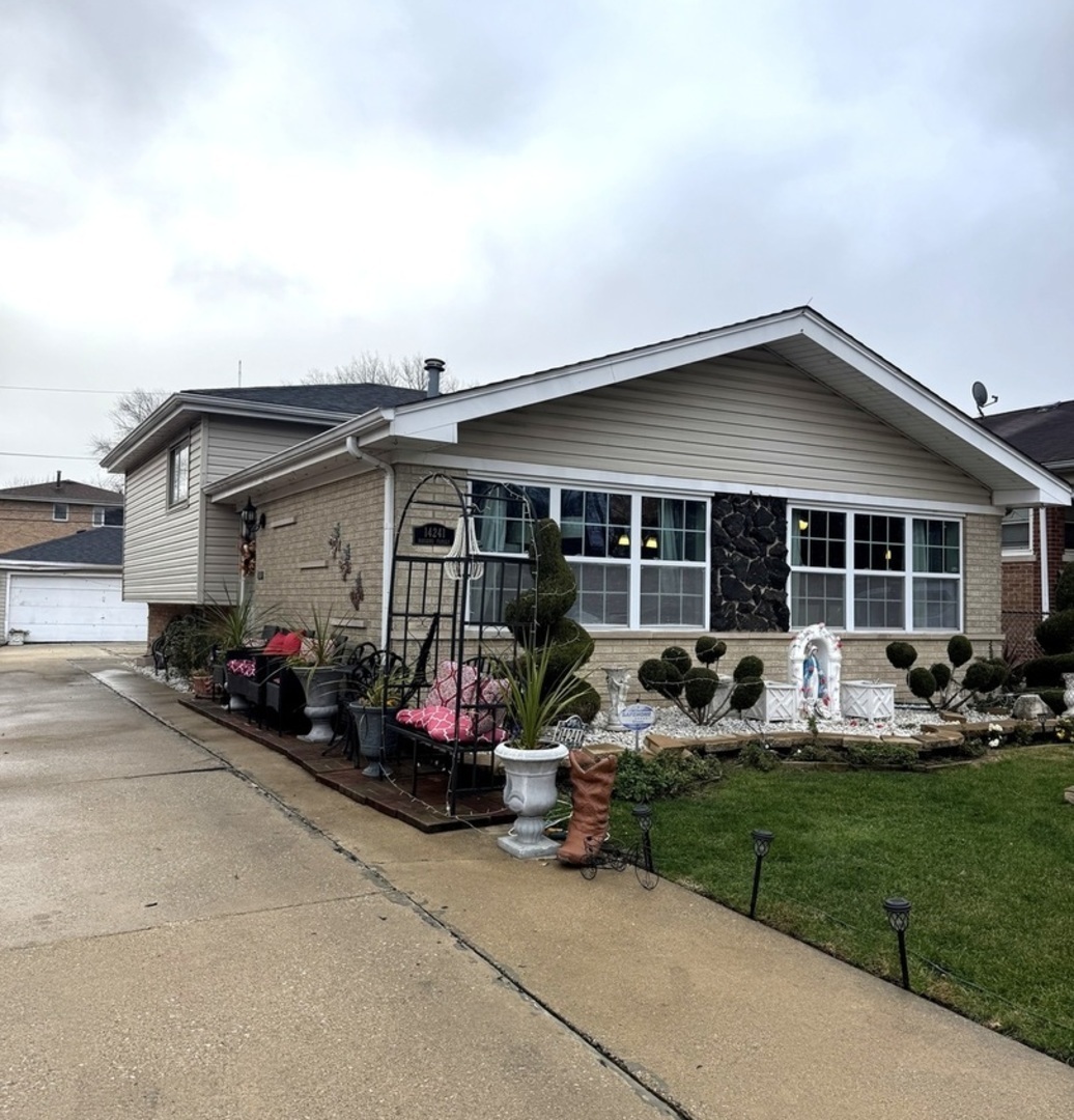 14241 S Marquette Avenue, Burnham, IL 60633