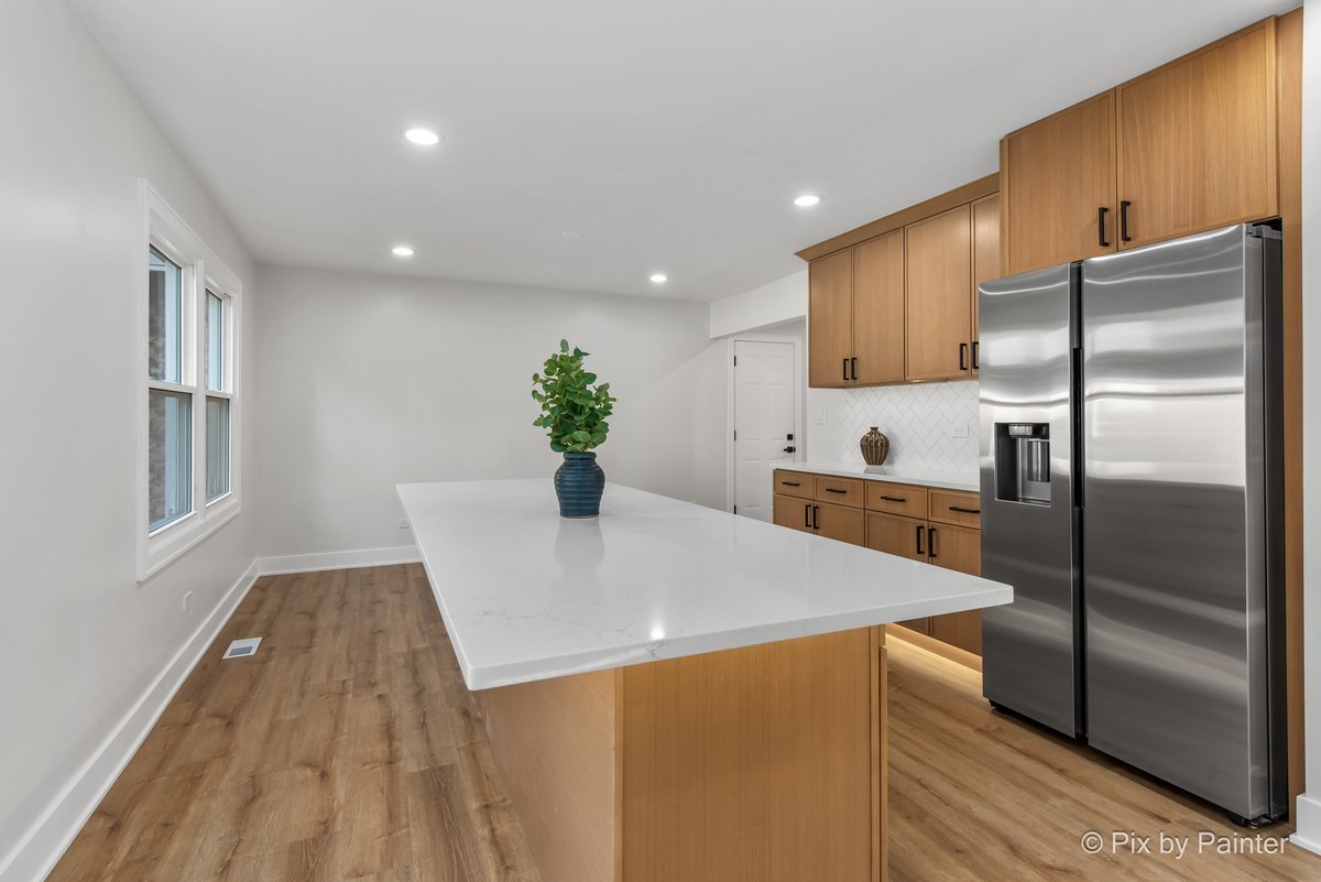 2019 E Chinkapin Oak Drive, Mount Prospect, IL 60056