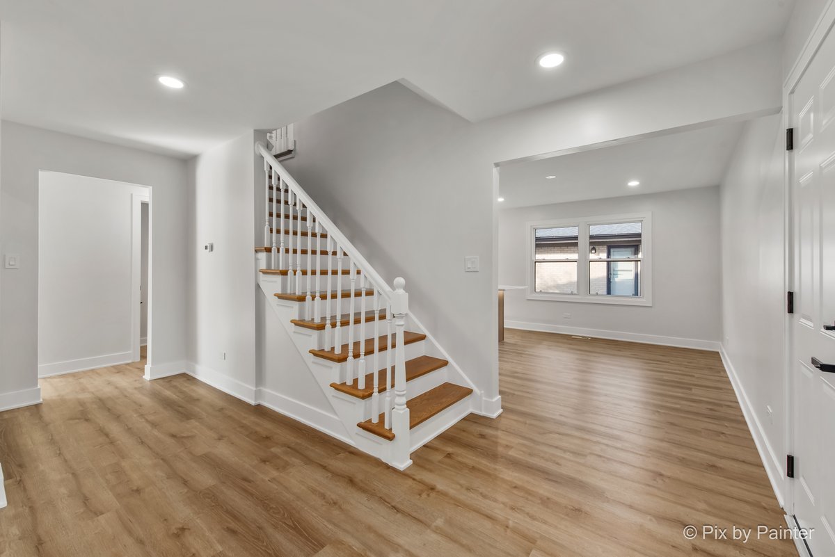 2019 E Chinkapin Oak Drive, Mount Prospect, IL 60056