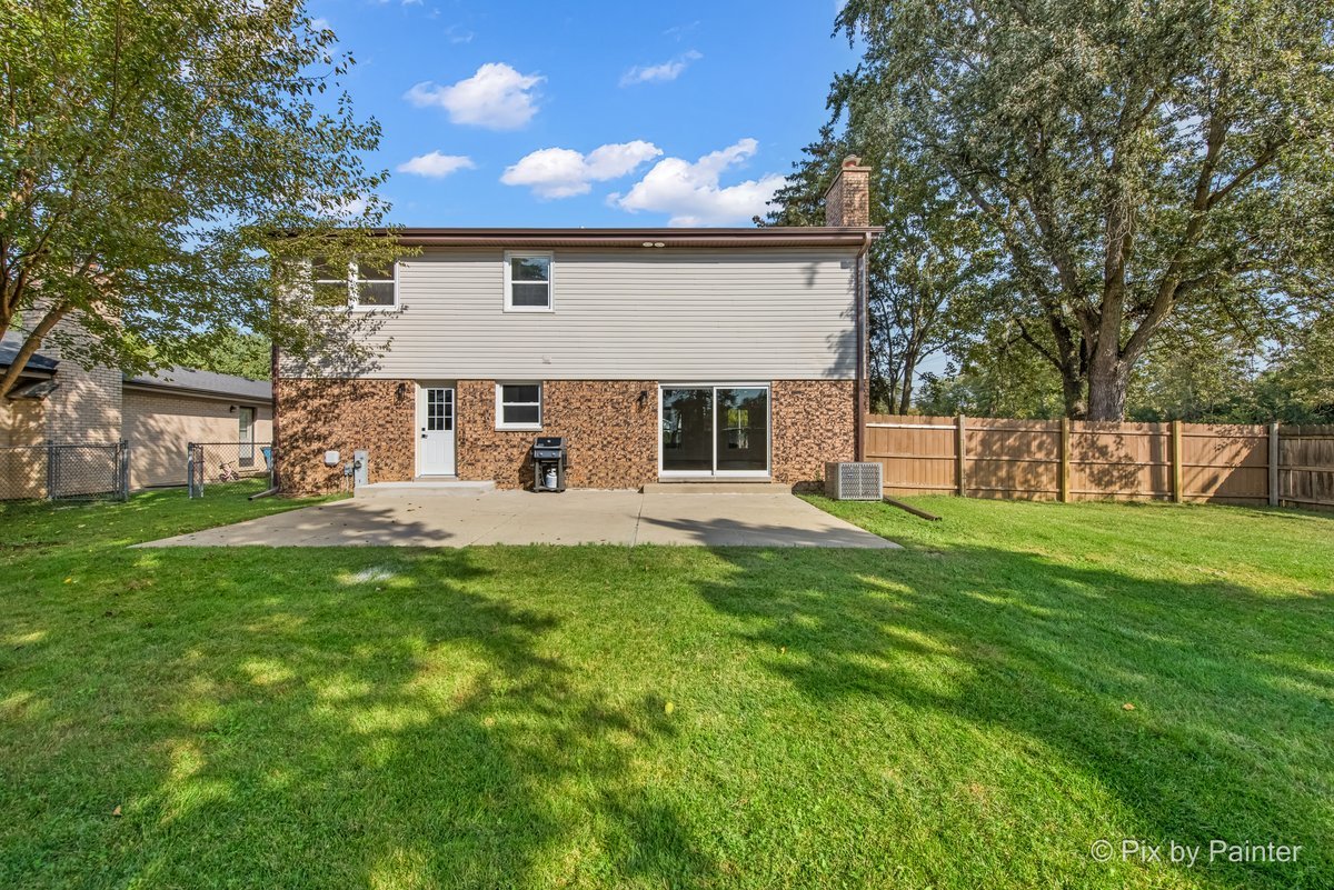 2019 E Chinkapin Oak Drive, Mount Prospect, IL 60056