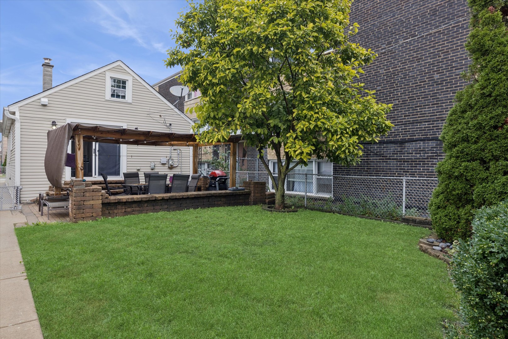 7211 W 58th Place, Summit, IL 60501