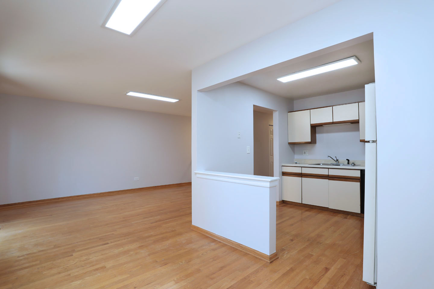 676 W Cross Creek Drive #B2, Roselle, IL 60172