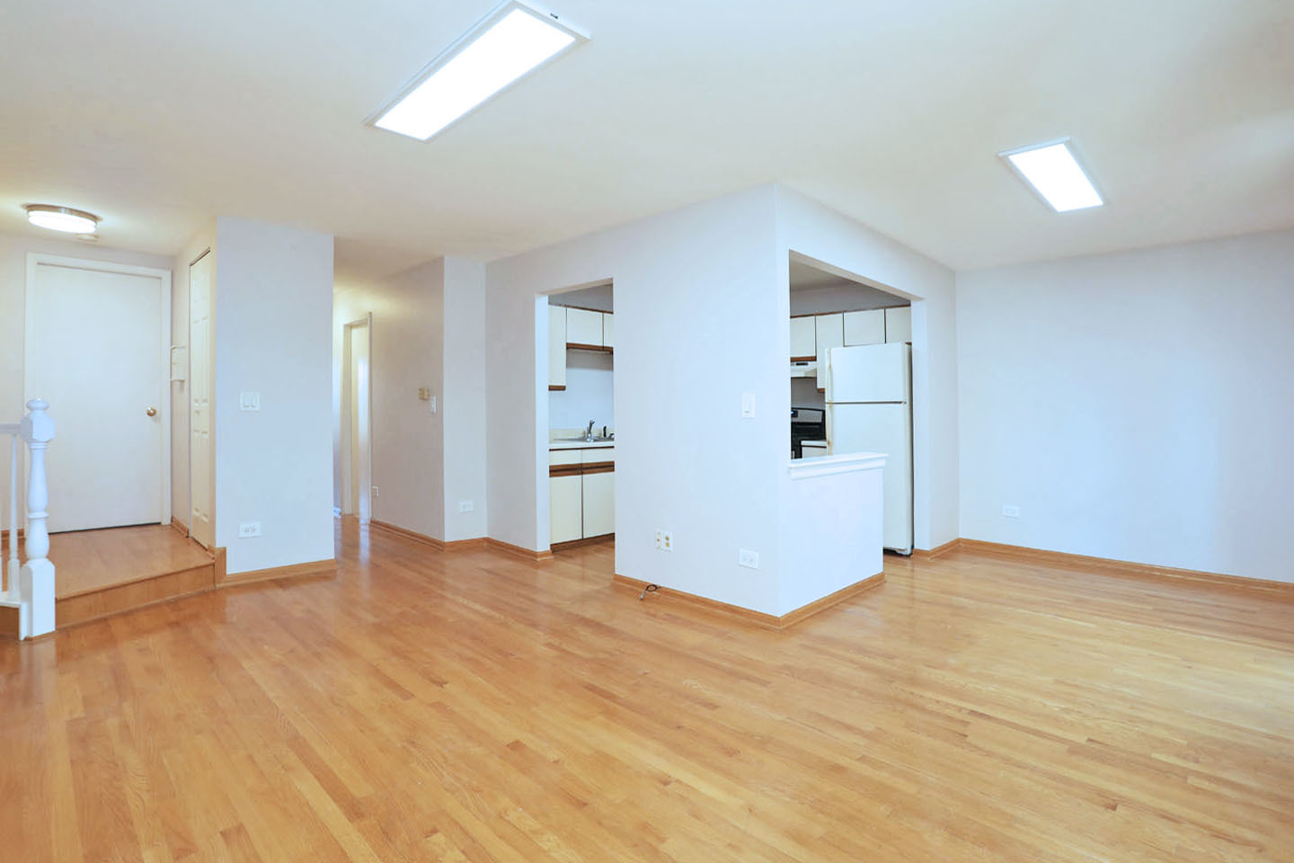 676 W Cross Creek Drive #B2, Roselle, IL 60172