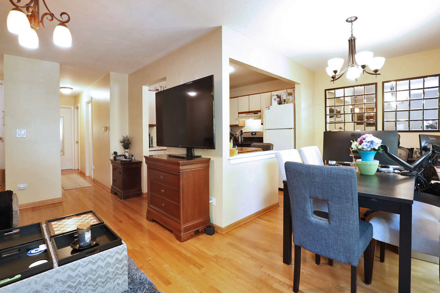 676 W Cross Creek Drive #B2, Roselle, IL 60172