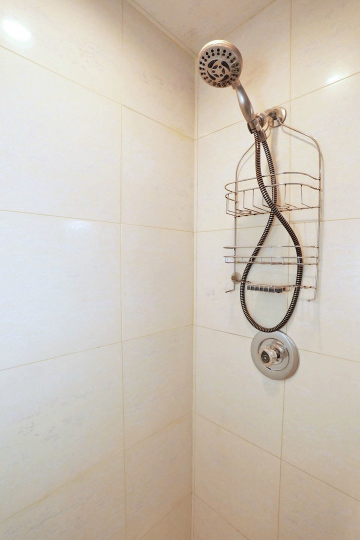 676 W Cross Creek Drive #B2, Roselle, IL 60172