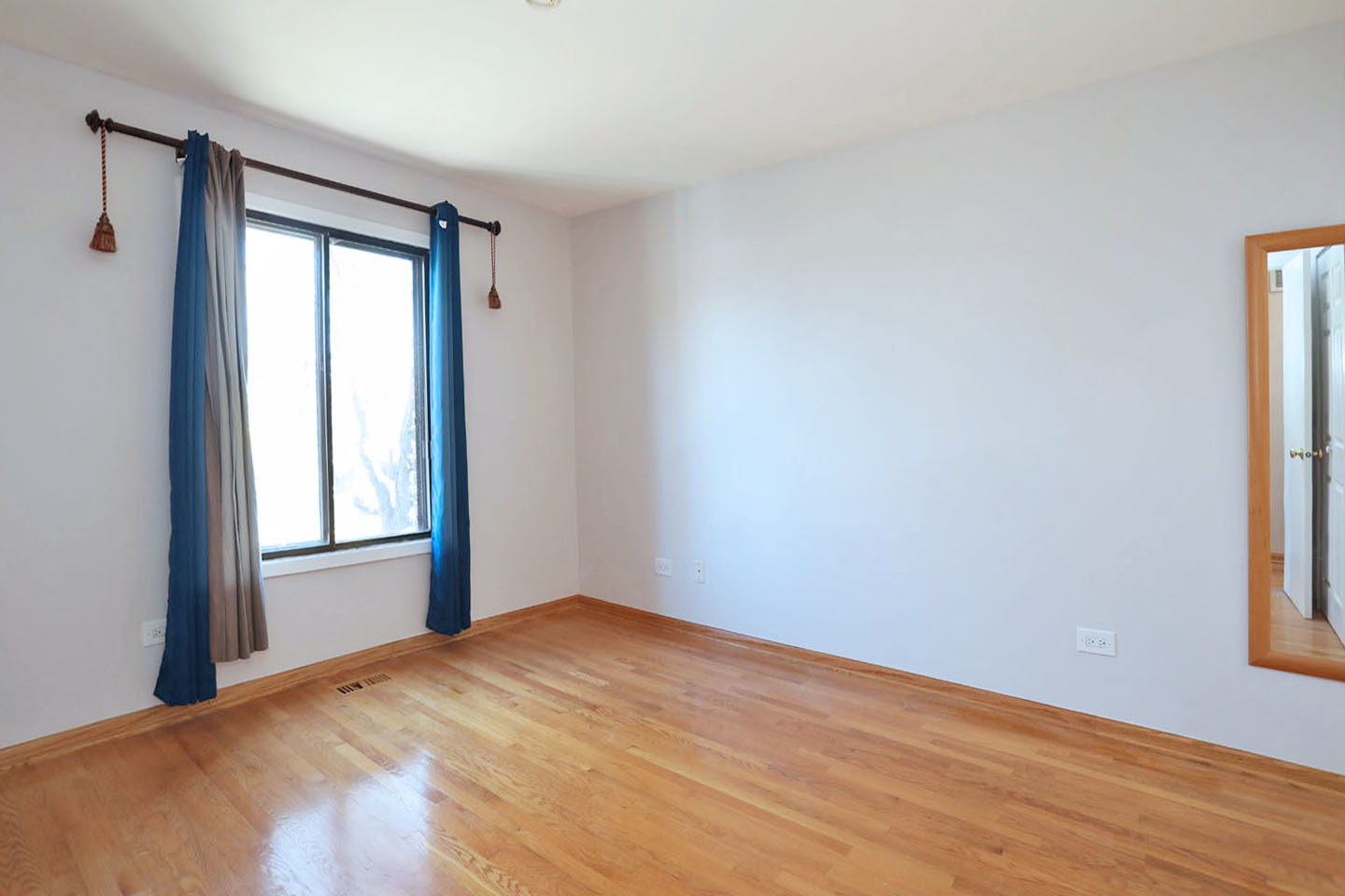 676 W Cross Creek Drive #B2, Roselle, IL 60172