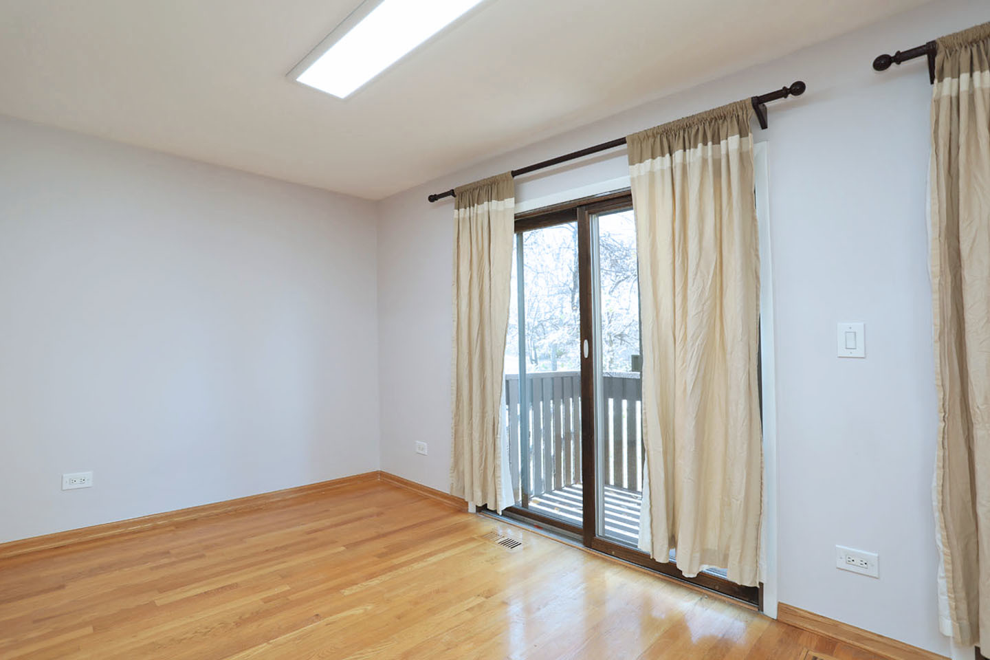 676 W Cross Creek Drive #B2, Roselle, IL 60172