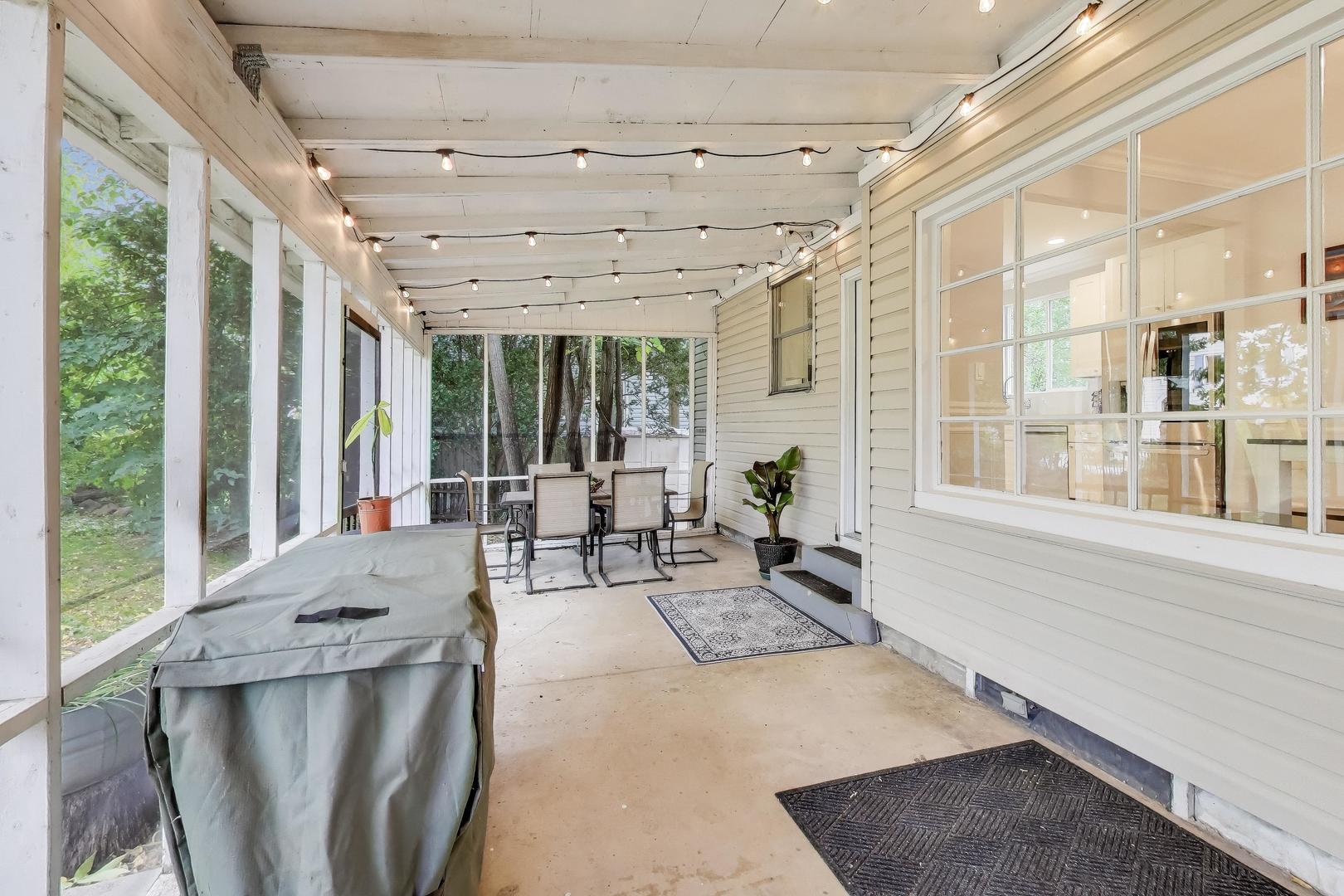 207 Shady Lane, Mundelein, IL 60060