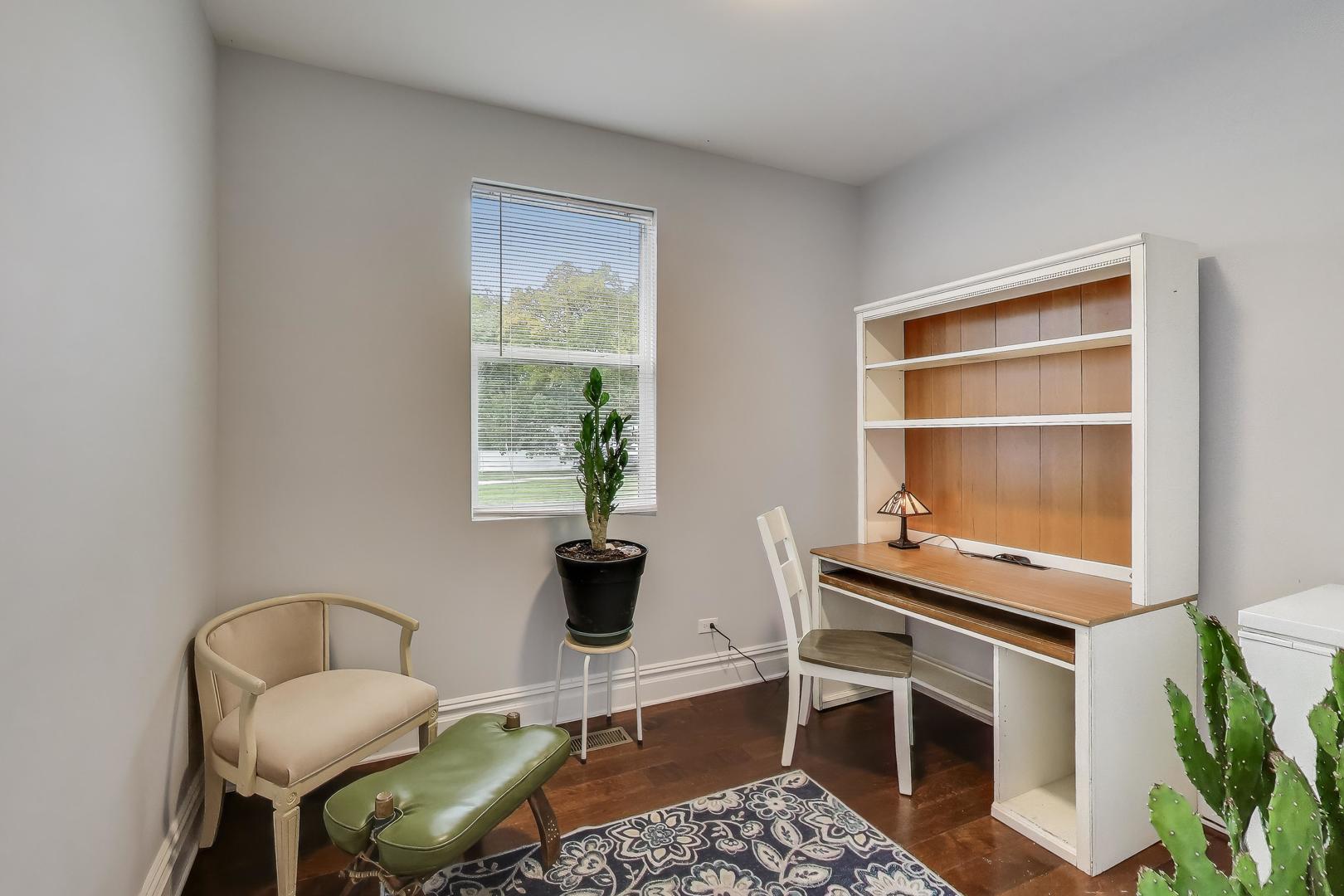 207 Shady Lane, Mundelein, IL 60060