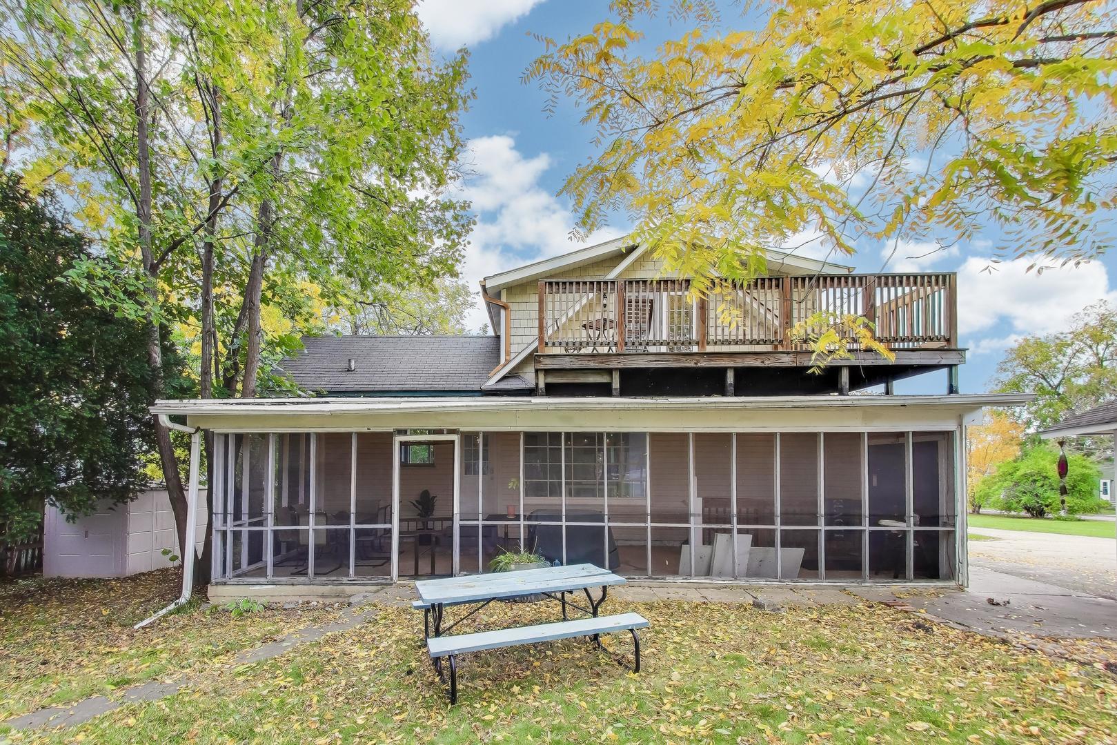 207 Shady Lane, Mundelein, IL 60060