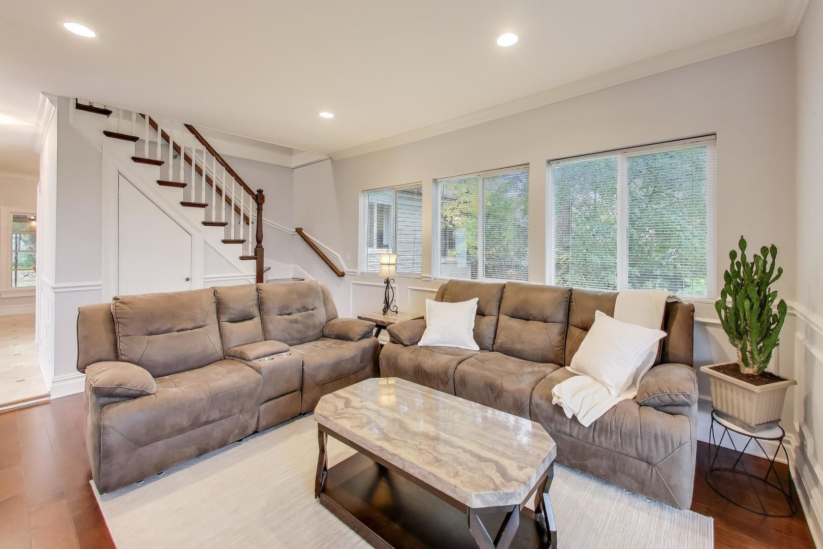 207 Shady Lane, Mundelein, IL 60060