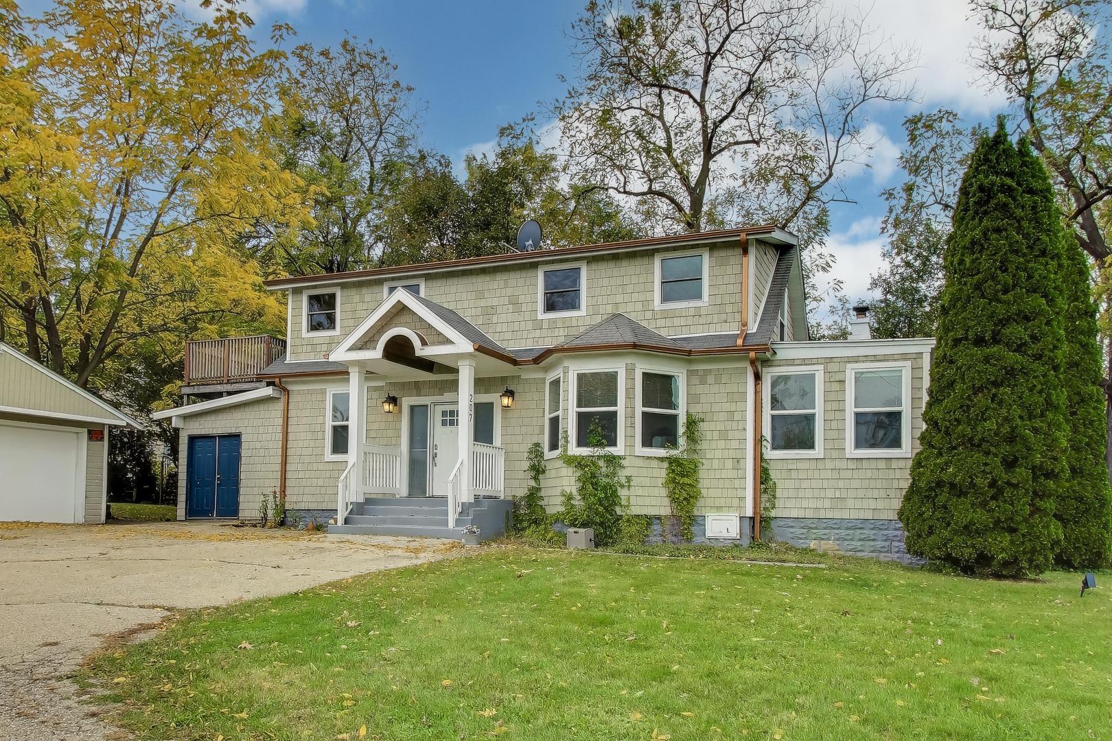 207 Shady Lane, Mundelein, IL 60060