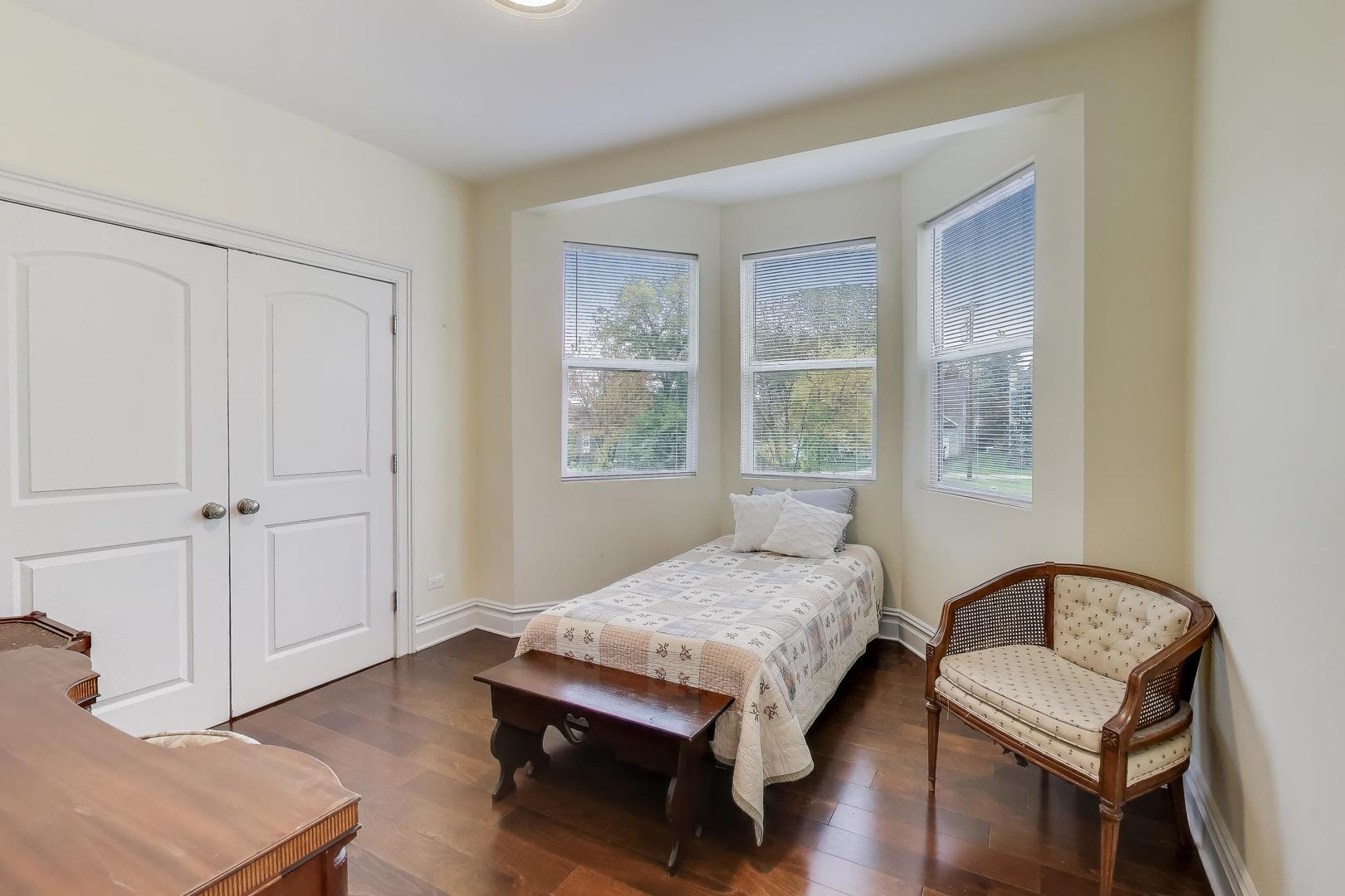 207 Shady Lane, Mundelein, IL 60060