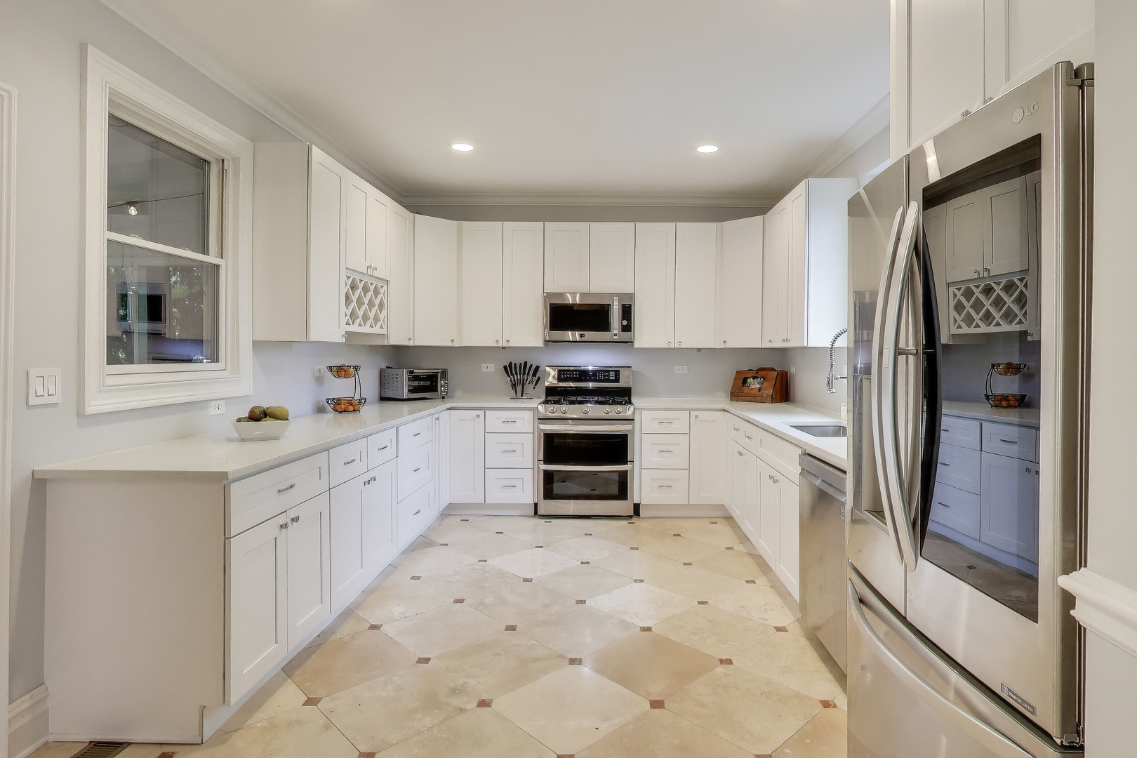 207 Shady Lane, Mundelein, IL 60060