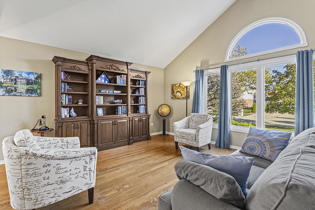 1075 Norwalk Road, Lemont, IL 60439