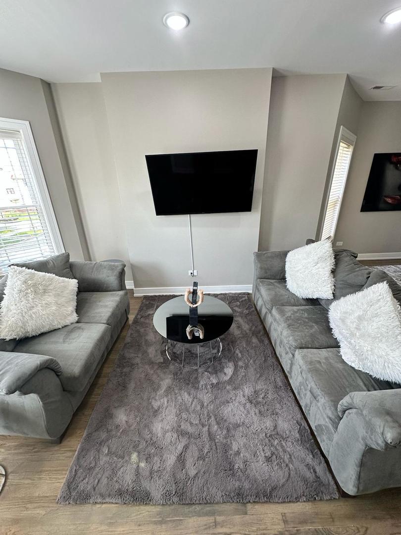 6807 S Calumet Avenue #2, Chicago, IL 60637