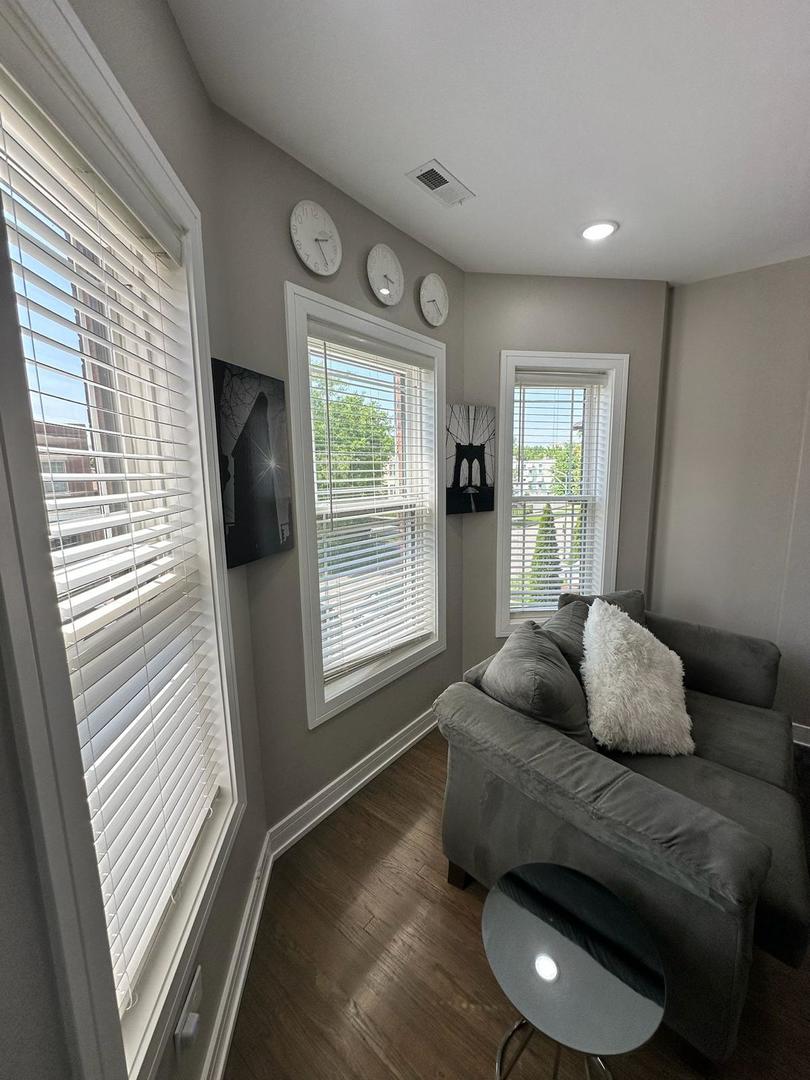 6807 S Calumet Avenue #2, Chicago, IL 60637